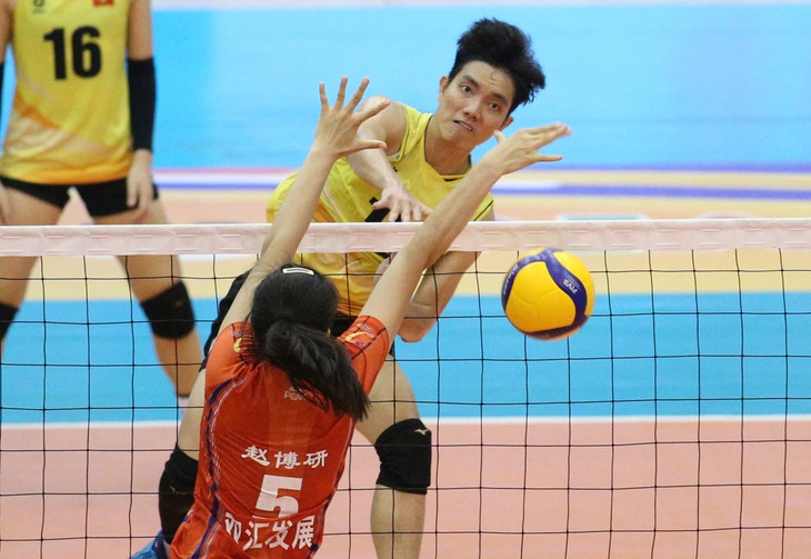 Bóng chuyền nữ Việt Nam thắng tưng bừng đối thủ Trung Quốc, vào bán kết VTV Cup 2024 - Ảnh 2.